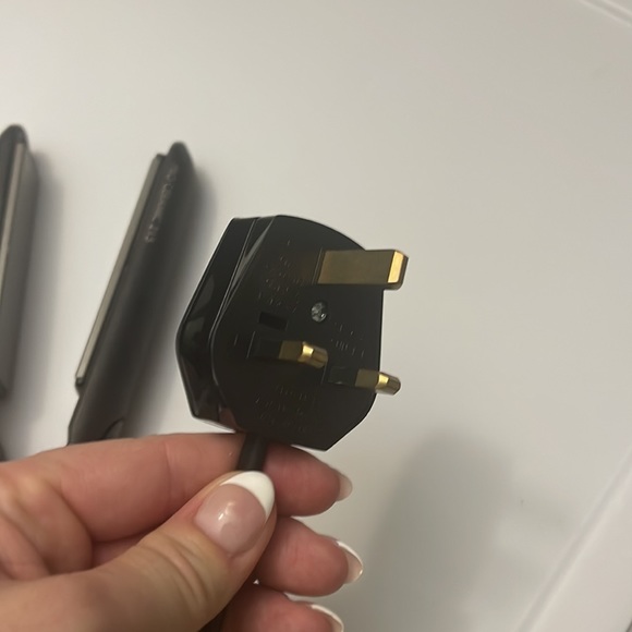 BabYliss 1" Straightening Flat Iron! - Picture 9 of 10